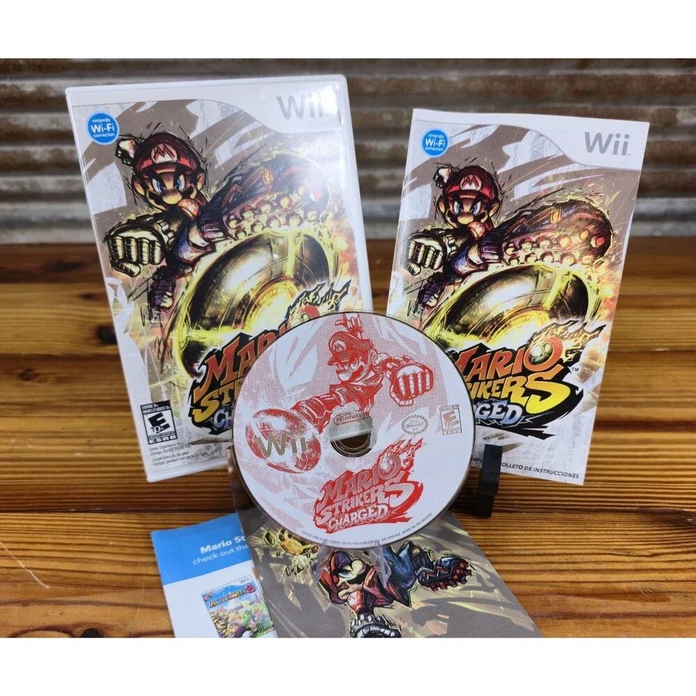 Mario Strikers Charged Wii Complete w/ 33 page instruction booklet MINT